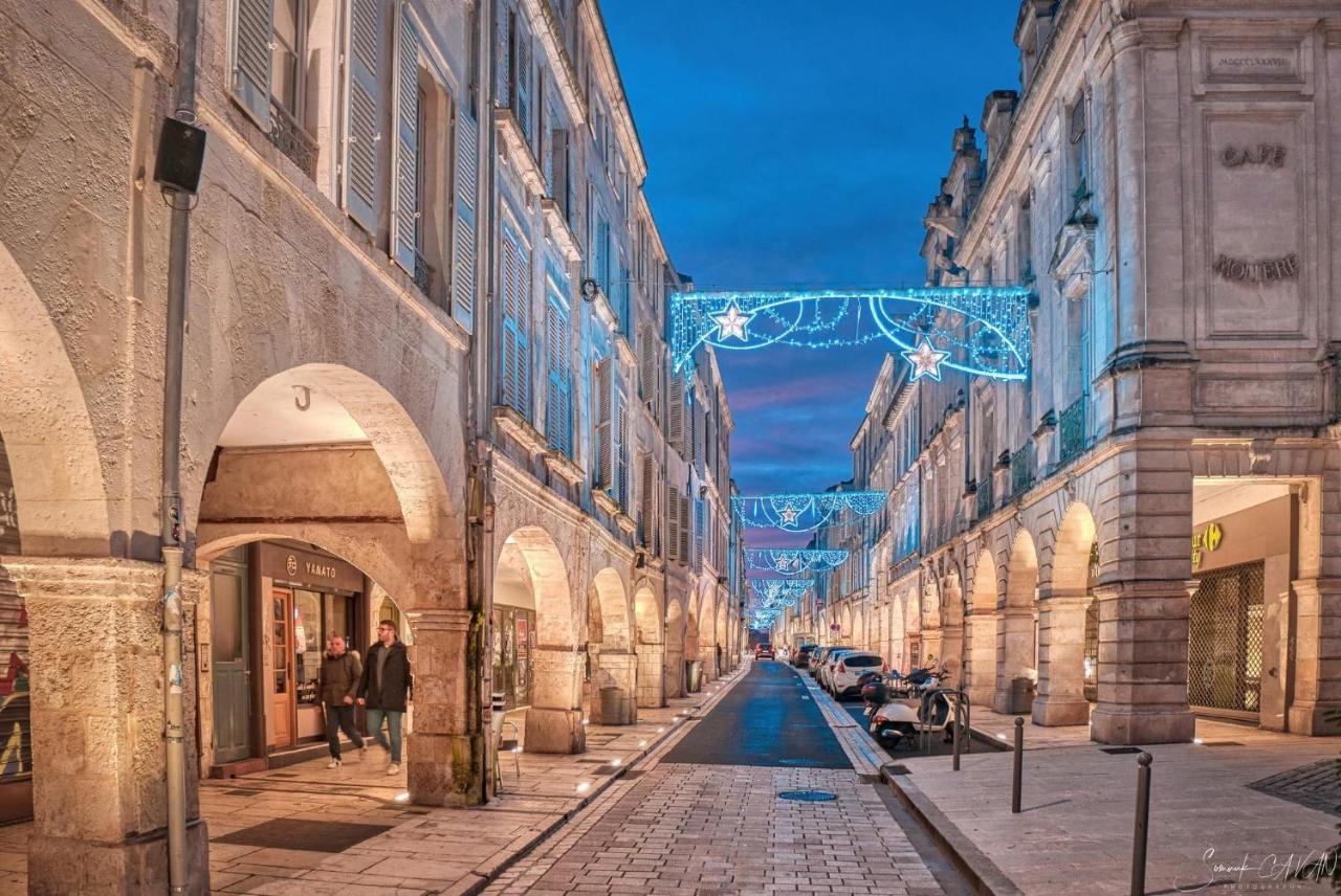 Charmant Cocon Iode Cosy Equipe, Baigne De Lumiere, Situe Au Coeur De La Rochelle A 1Min A Pied Du Marche Central Avec Tv Et Wifi Exterior photo